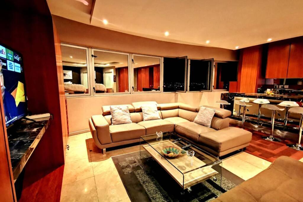1507-amazing Views & Unique Joburg Cbd Luxury Apartment Johannesburg