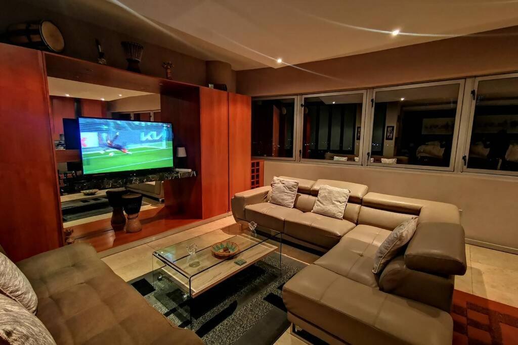 Apartment 1507-amazing Views & Unique Joburg Cbd Luxury *