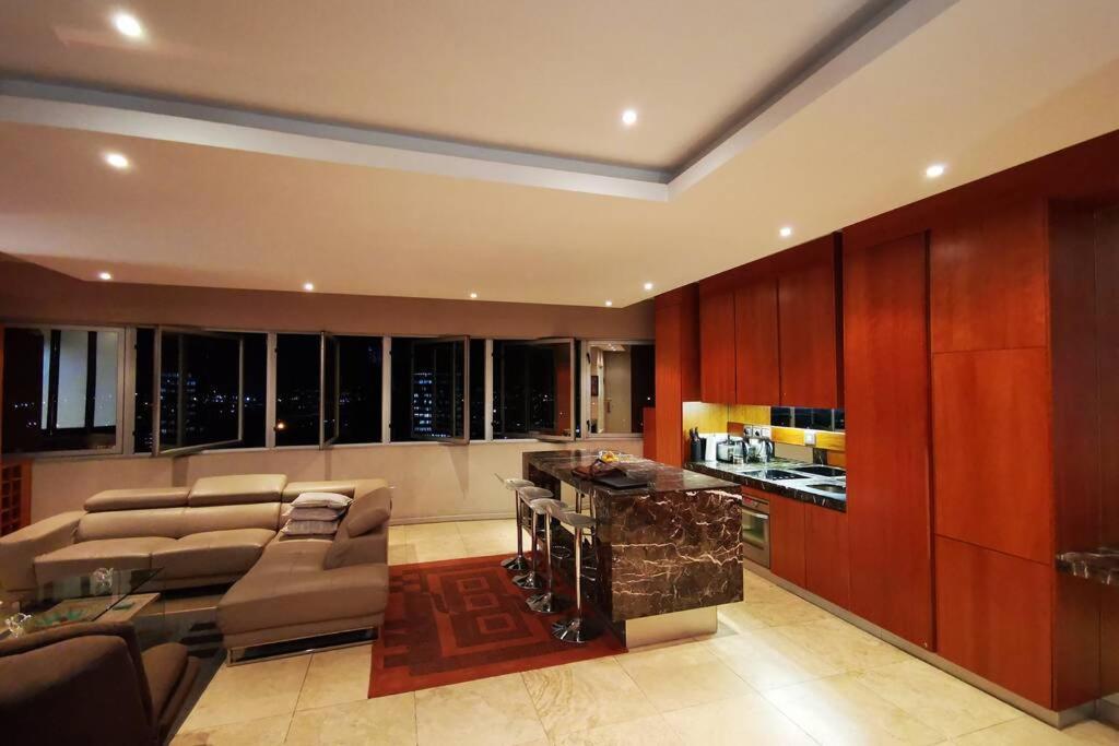 1507-amazing Views & Unique Joburg Cbd Luxury * Johannesburg