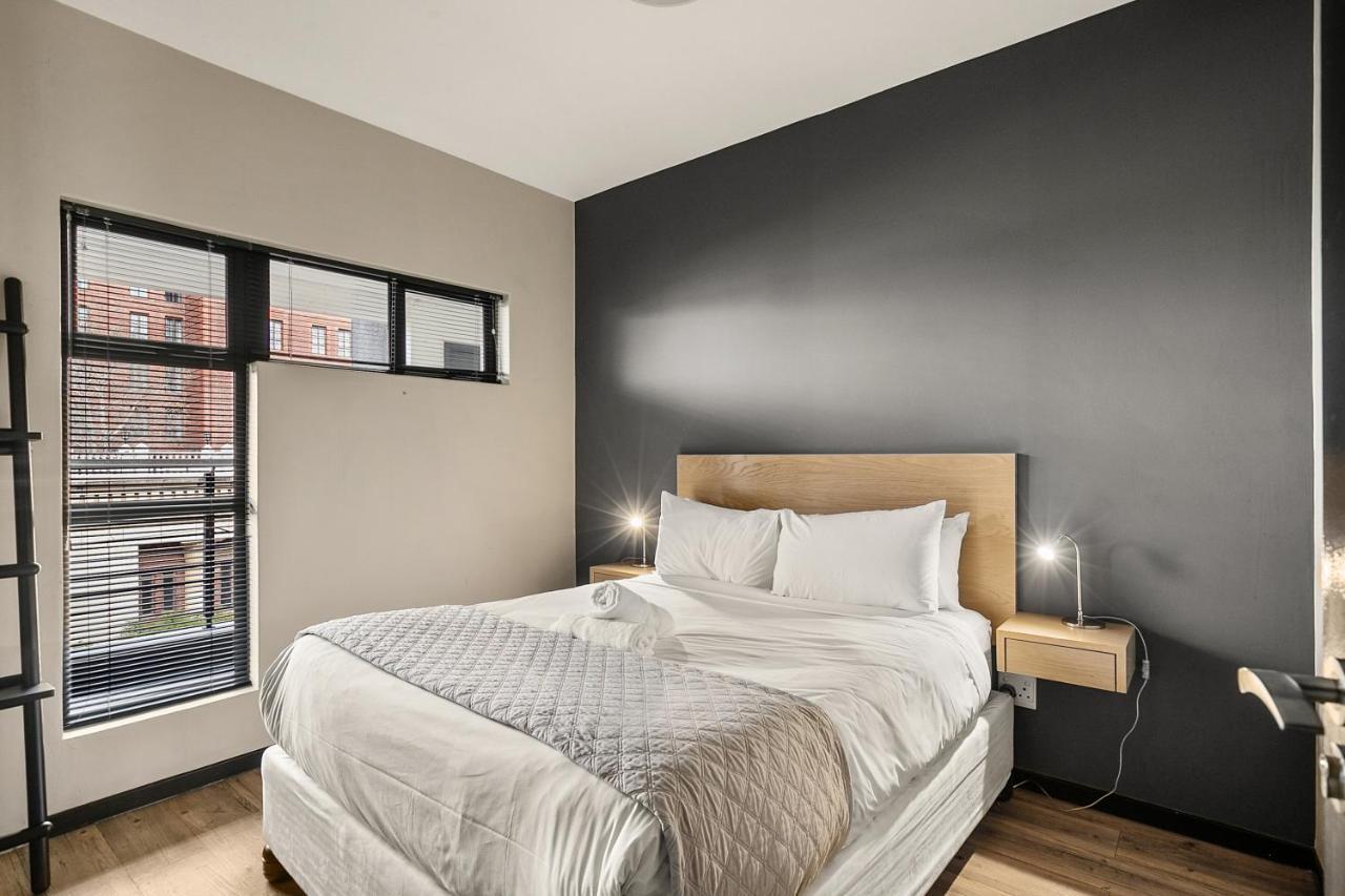 Easy - The Vantage Rosebank *