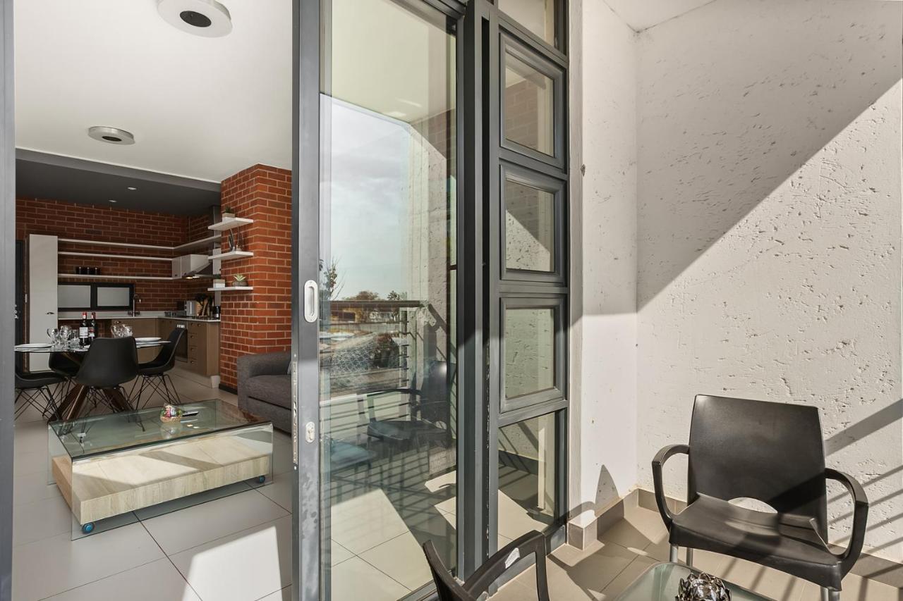 Easy - The Vantage Rosebank