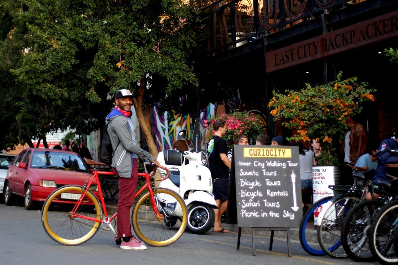 Curiocity Backpackers *