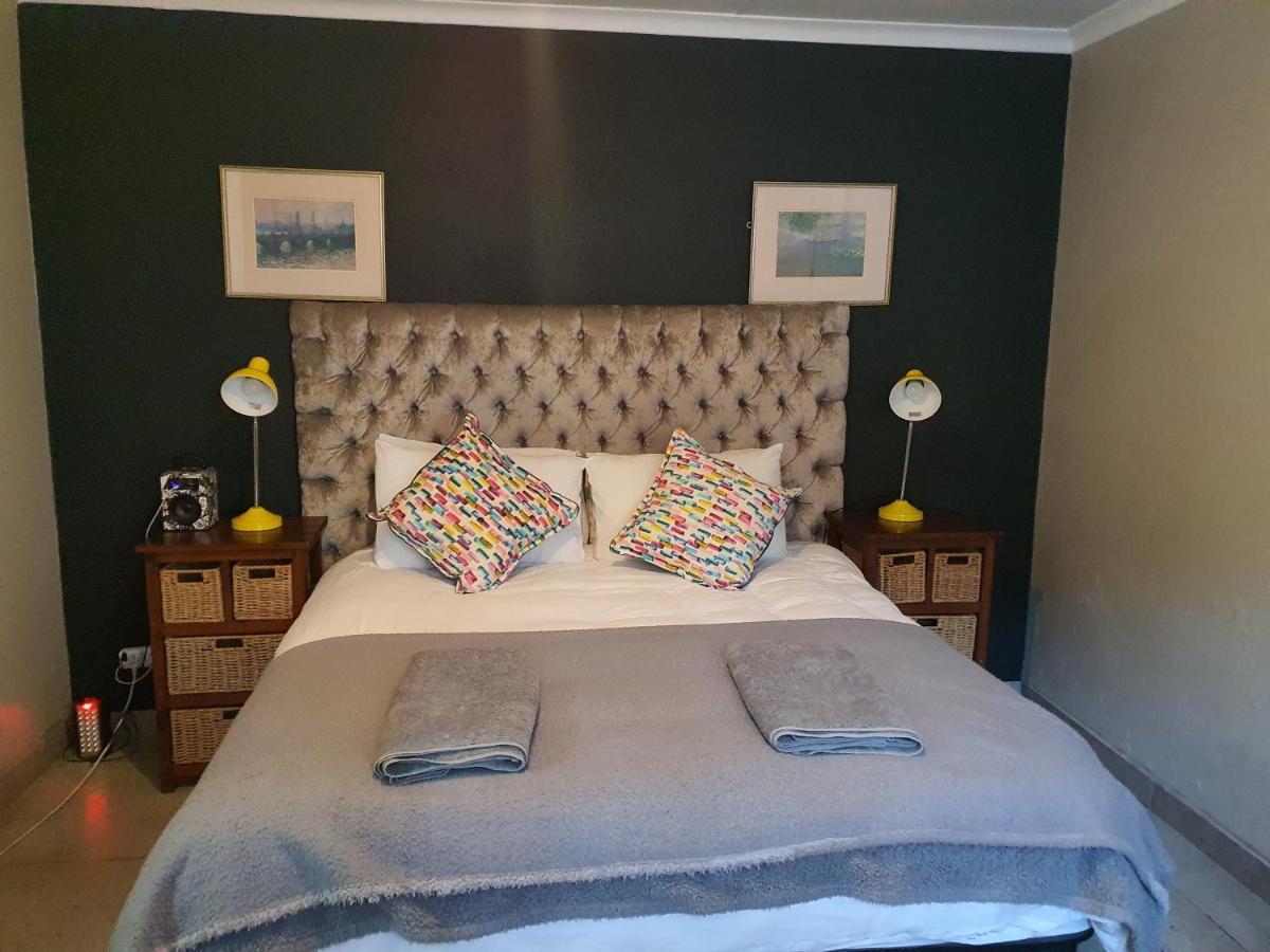 Happy Colourful Guest house *
