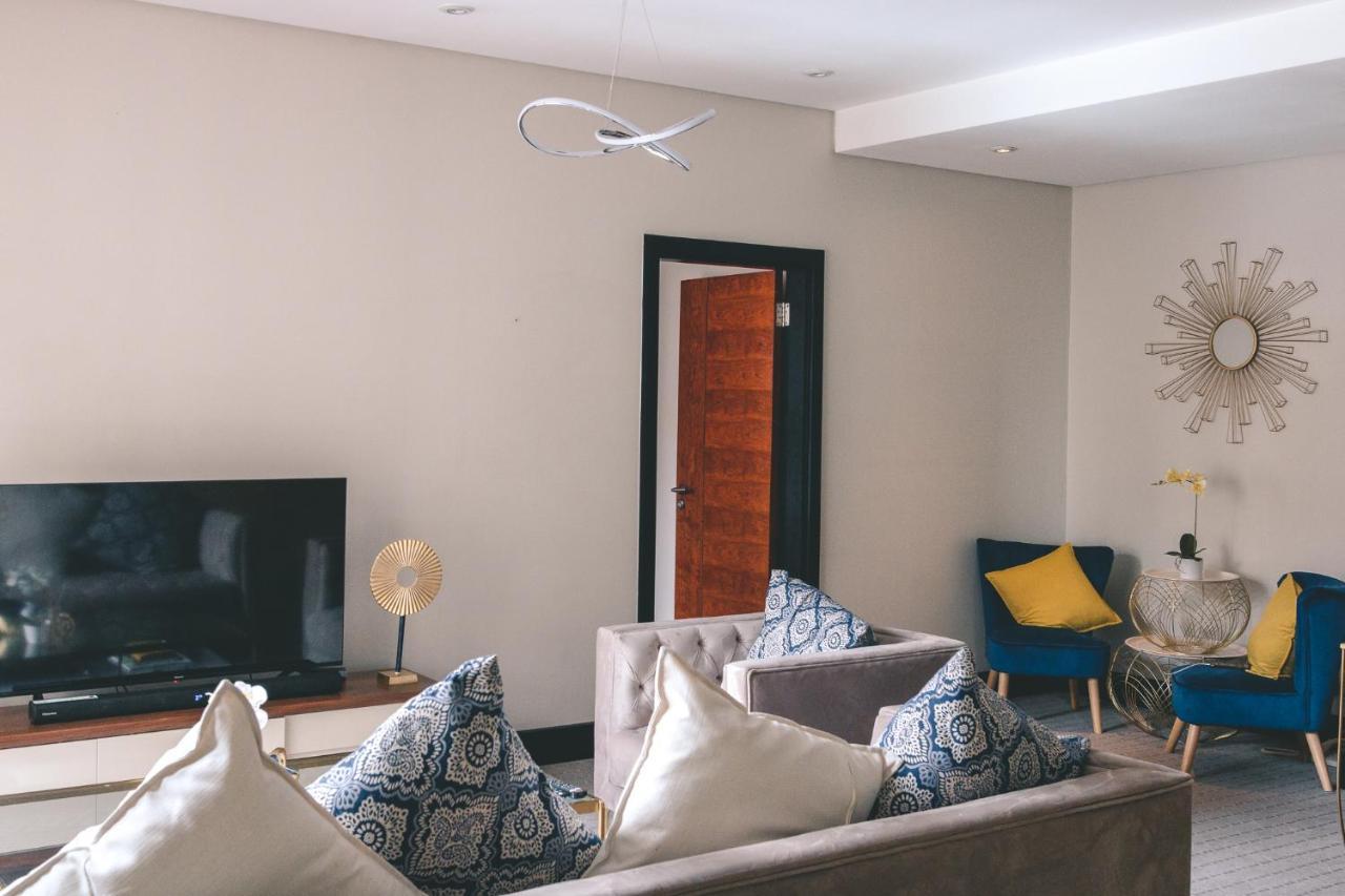 Raphael Penthouse 205 *