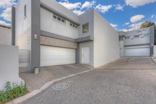 Anika Sandton Apartment *