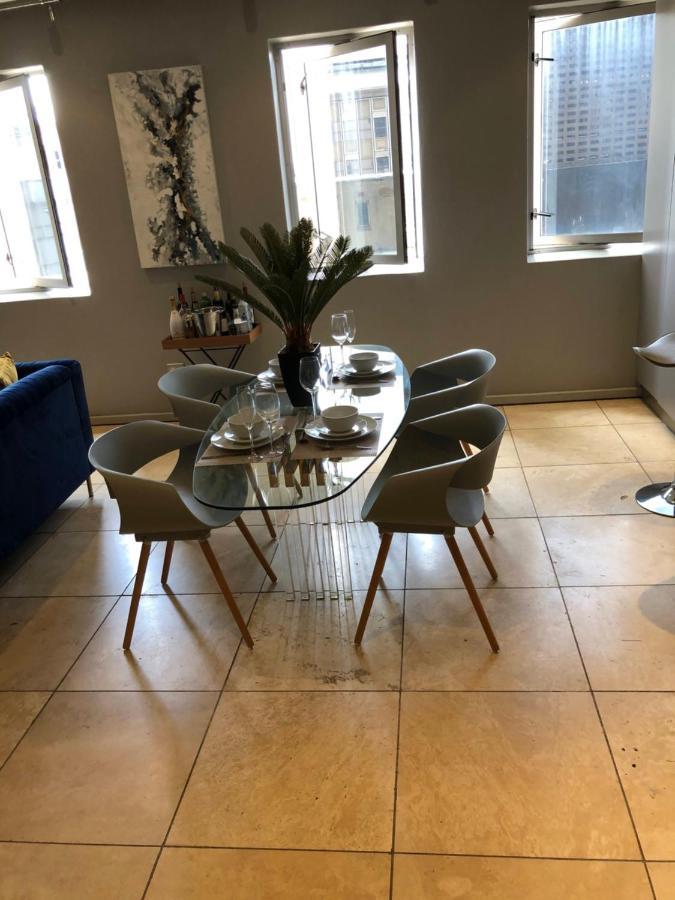 Joburg Gem With A Splash Of Chic & The Vibe! *