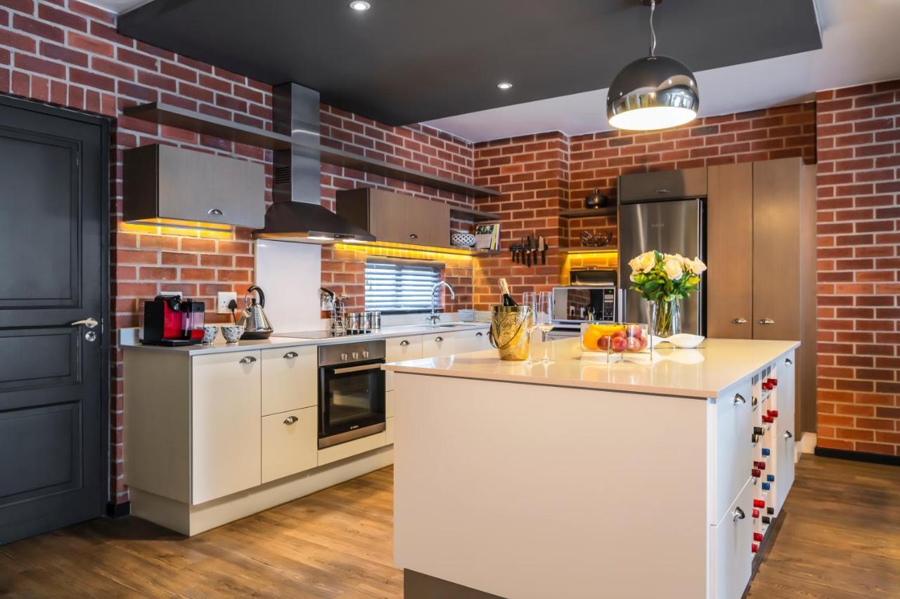 Corporate Rentals- The Vantage Apartment *