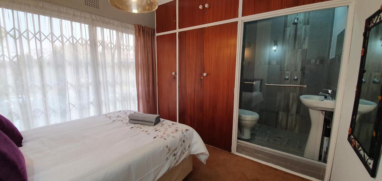 Kaleaba House In A Tranquil Surburb - Linmeyer Guest house *