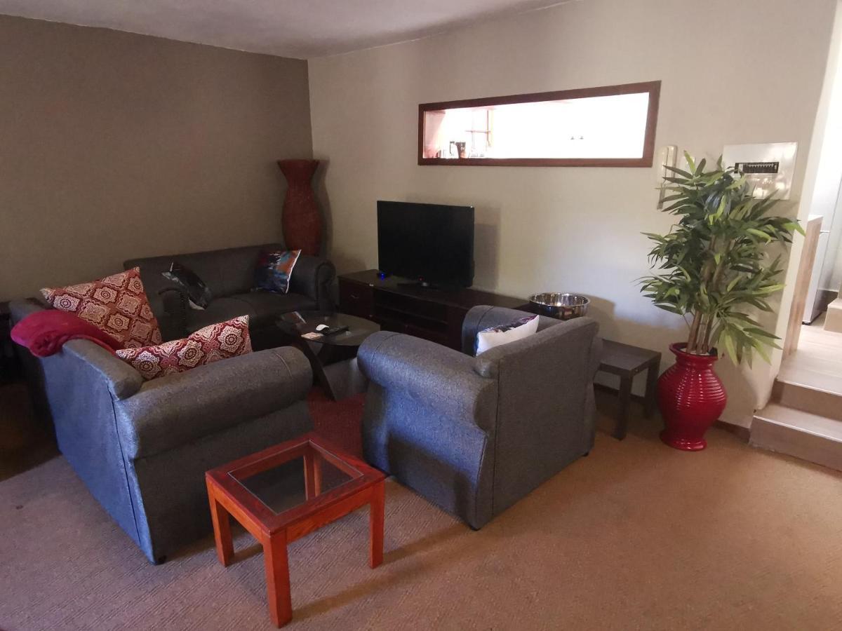 Homestay Paulshof Sandton - Hluhluwe Road Complex *