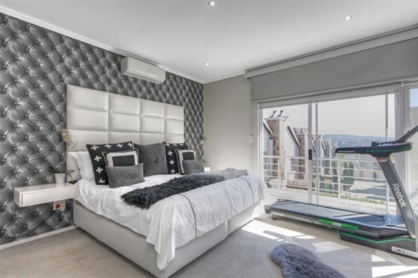 Anika Sandton Apartment *