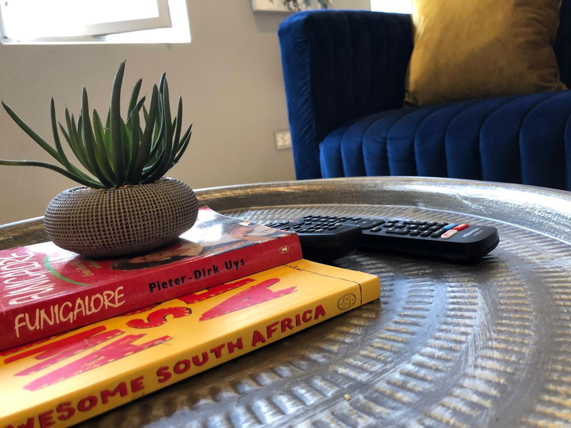 Apartment Joburg Gem With A Splash Of Chic & The Vibe! *