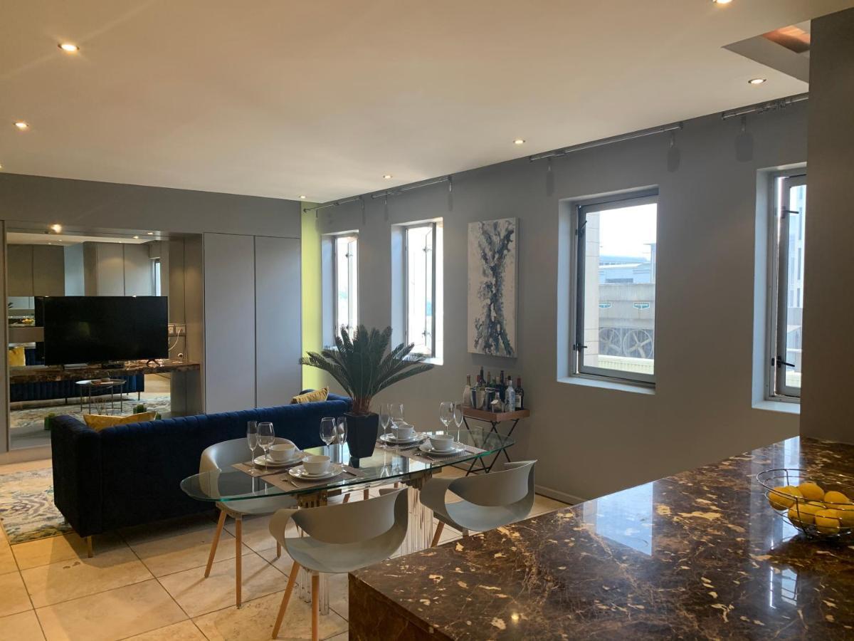 Apartment Joburg Gem With A Splash Of Chic & The Vibe!