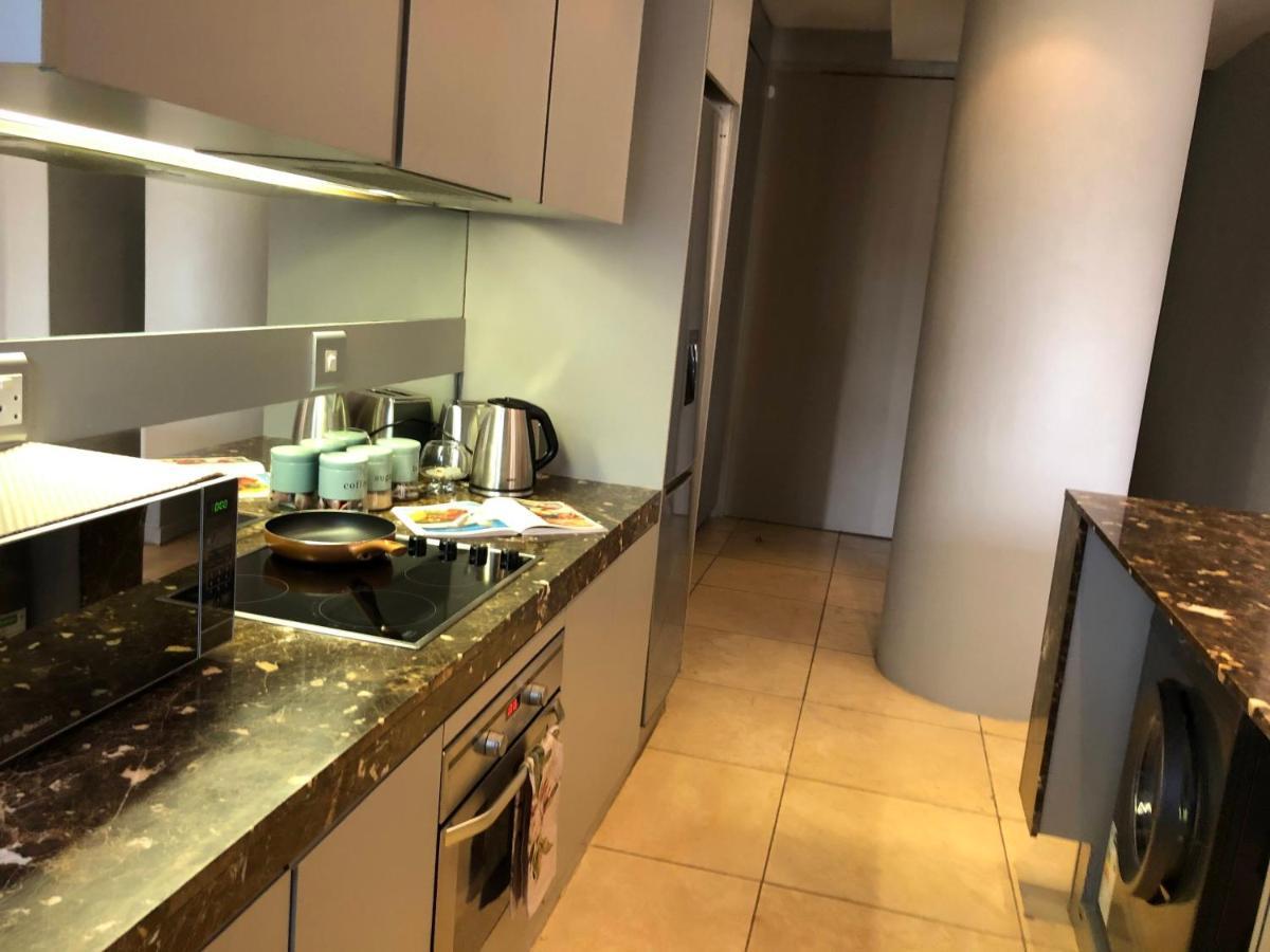Apartment Joburg Gem With A Splash Of Chic & The Vibe! *