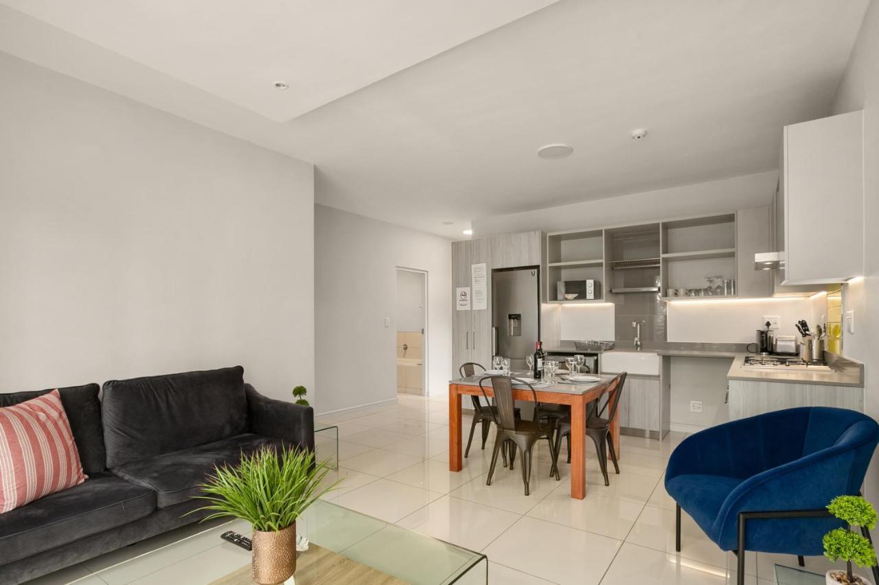 Easy - The Median Rosebank