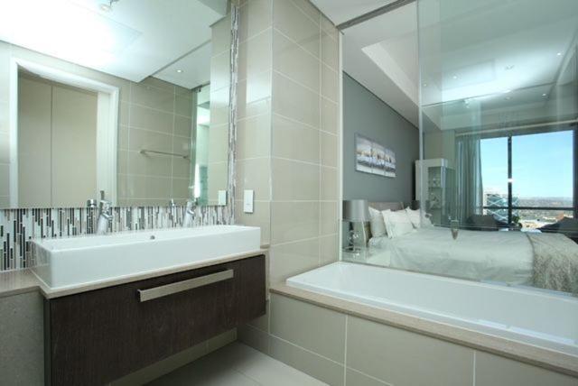 Sandton Skye Exclusive * Johannesburg