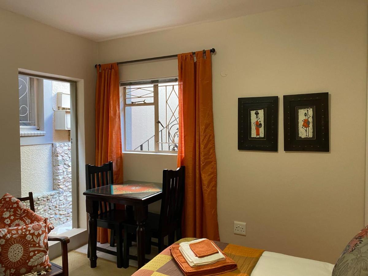 Harken House, Your Away From Home! Johannesburg
