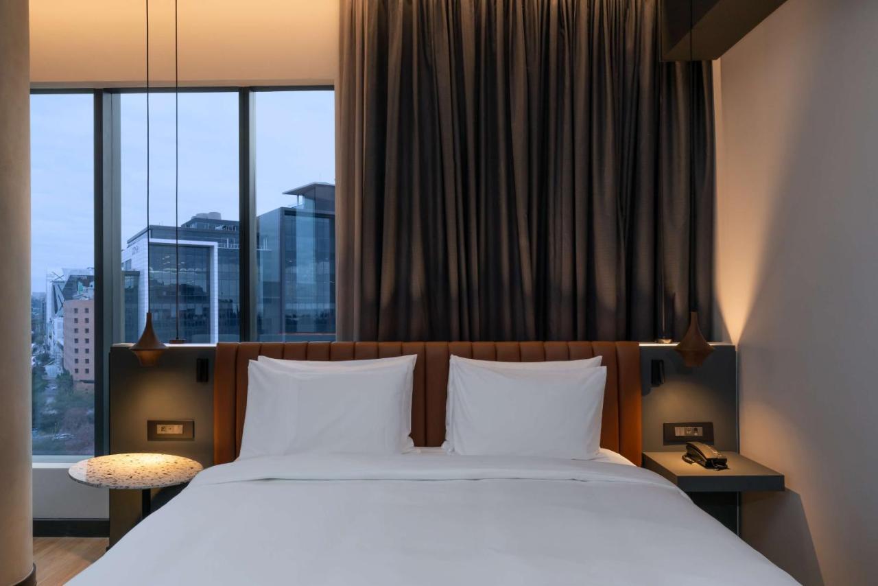 Radisson Red Rosebank Hotel