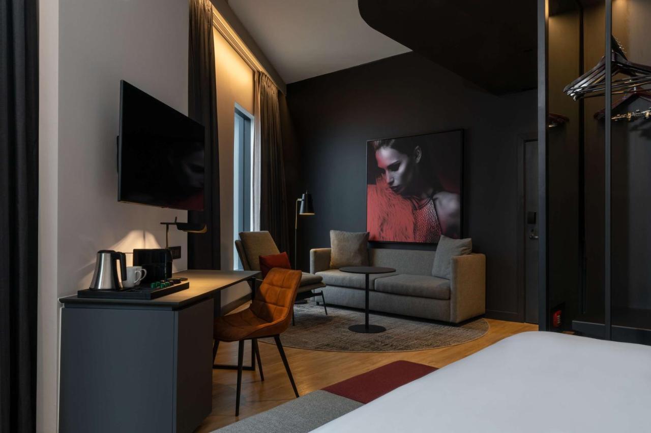 Radisson Red Rosebank Hotel 4*