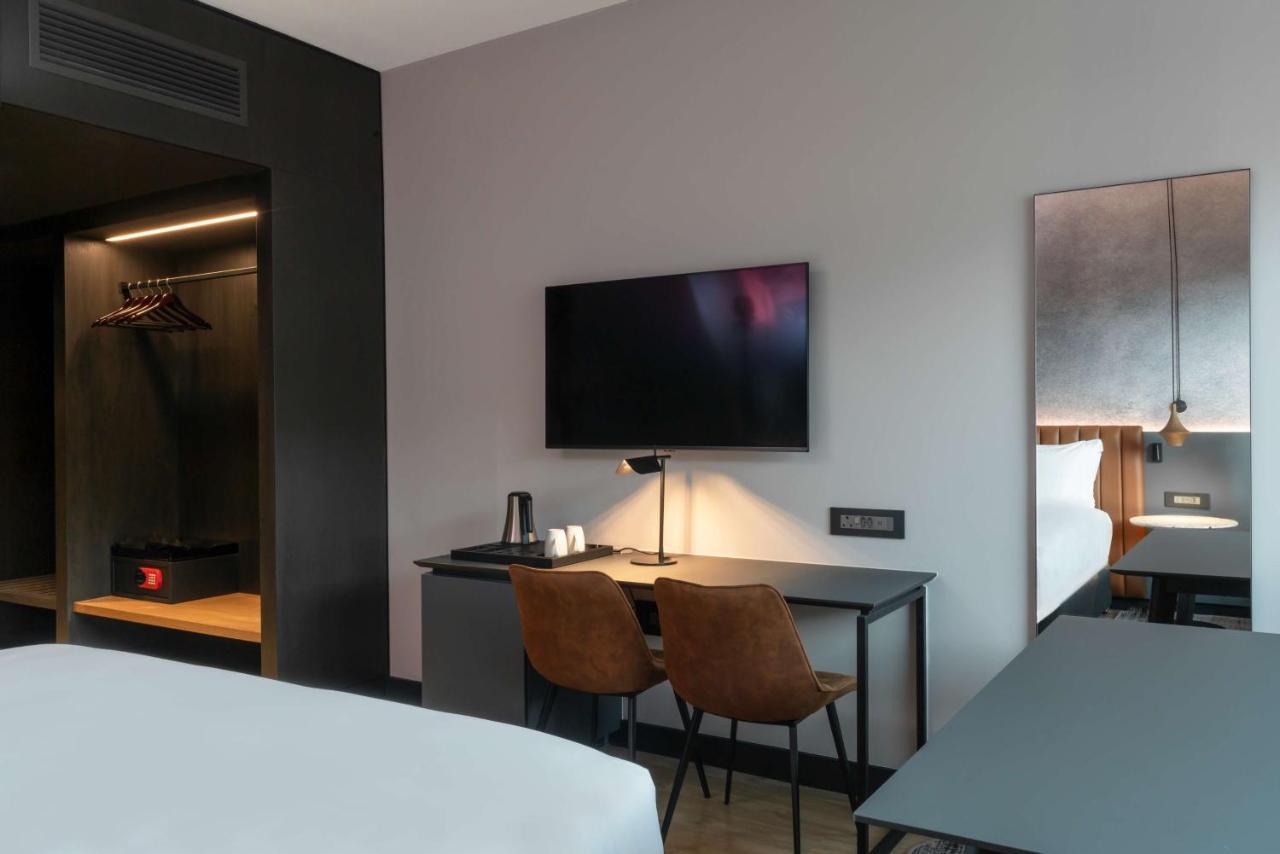 Radisson Red Rosebank