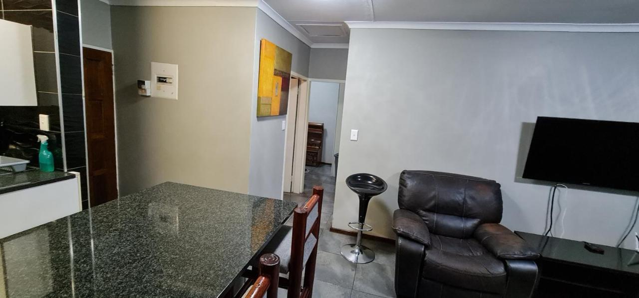 Executive 2 Bed Apartment, Free Wifi And Dstv * Johannesburg