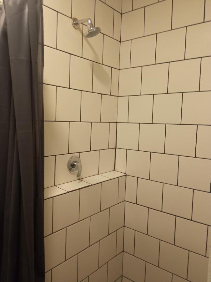 Hotel Maboneng Building Free Wifi And Swimming Pool