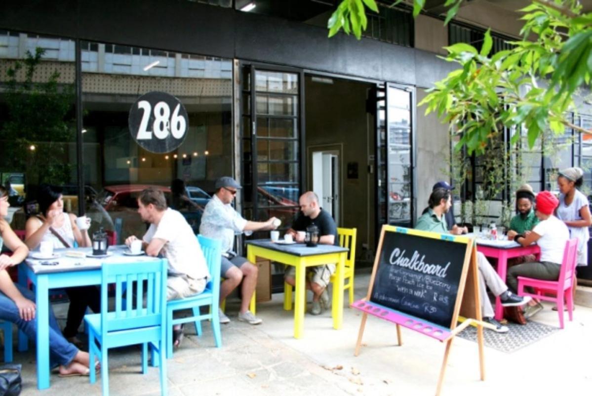 Hotel Maboneng Building Free Wifi And Swimming Pool
