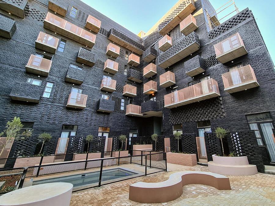 Hotel Maboneng Building Free Wifi And Swimming Pool