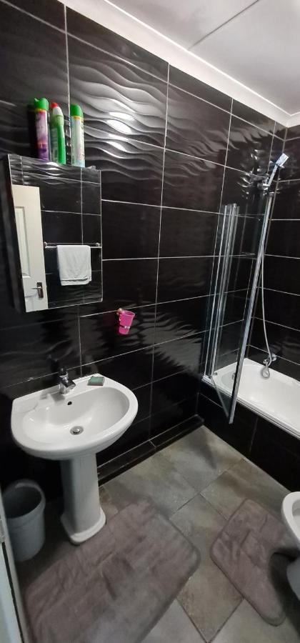 Executive 2 Bed Apartment, Free Wifi And Dstv * Johannesburg