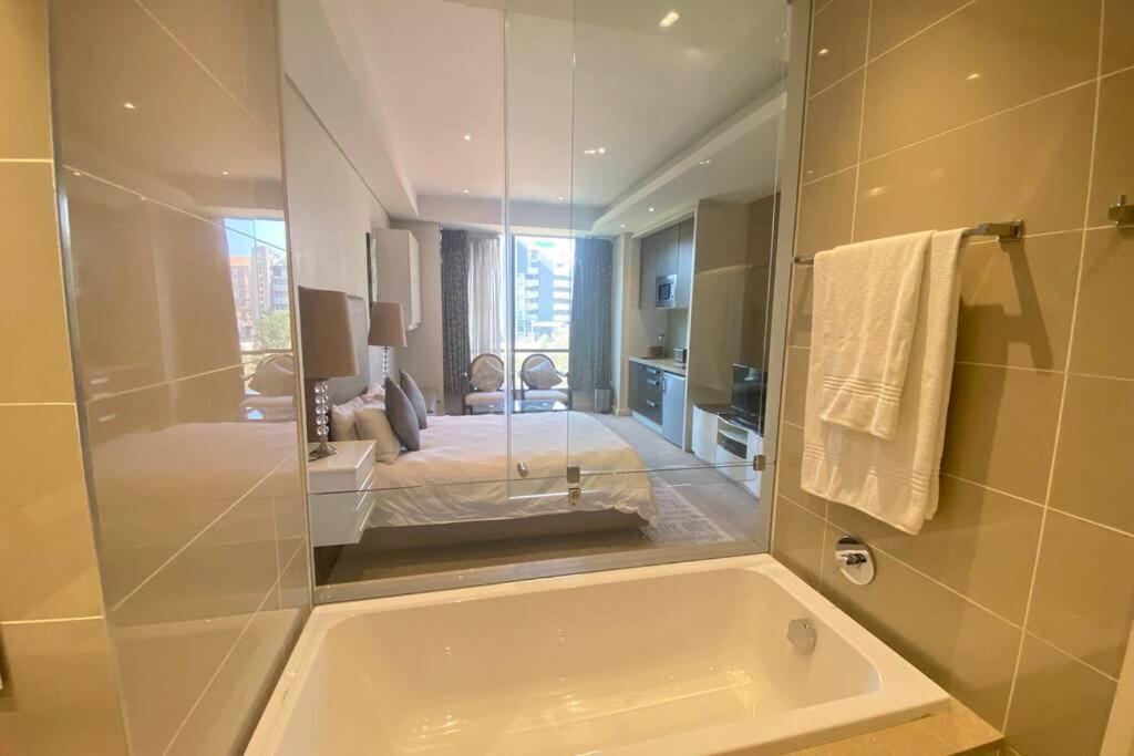 Dante's Sandton Skye Apartamento Joanesburgo