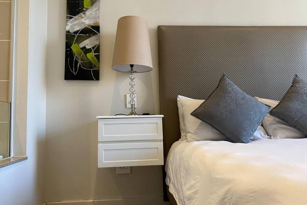 Apartamento Dante's Sandton Skye
