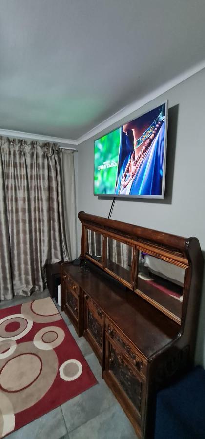 Executive 2 Bed Apartment, Free Wifi And Dstv Johannesburg