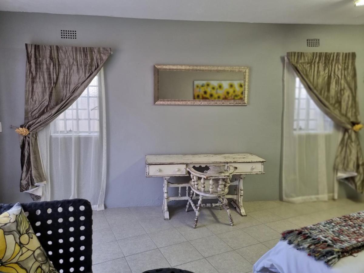 Kaleaba Bachelor Unit Apartment Johannesburg