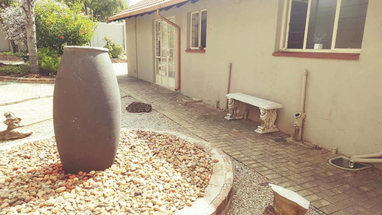 Dumelang Executive Lodge- In Sandton * Johannesburg