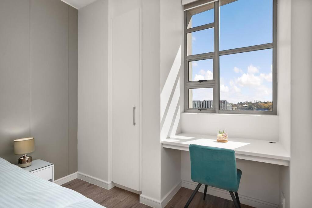 Apartment The Median Rosebank Luxury - Building With Generator Johannesburg