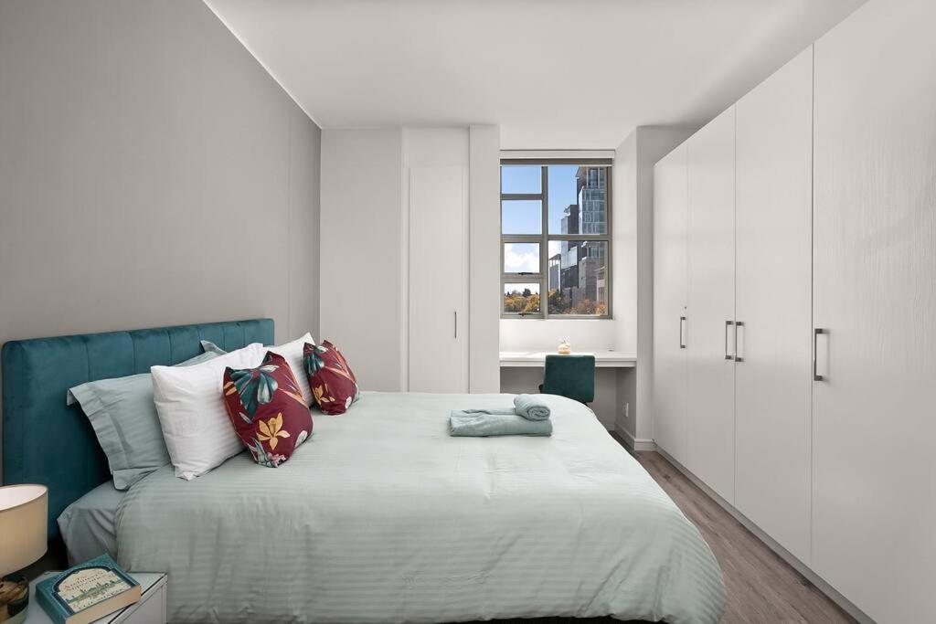 The Median Rosebank Luxury - Building With Generator