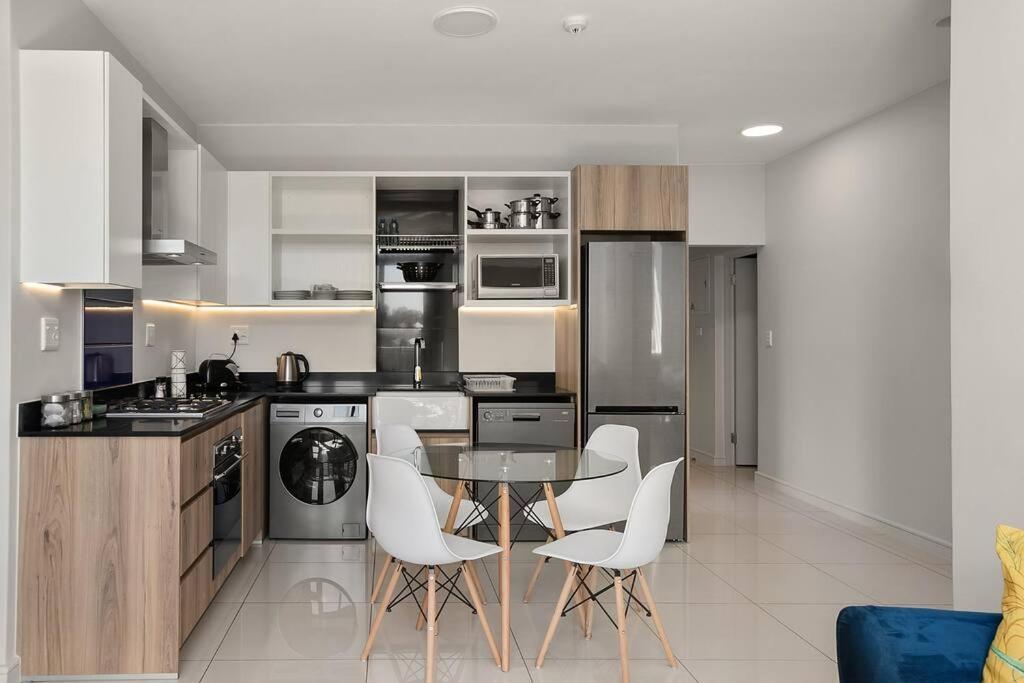 Apartment The Median Rosebank Luxury - Building With Generator