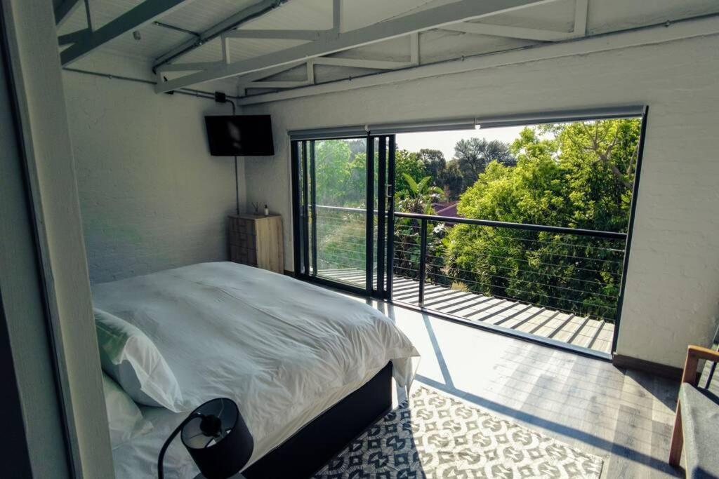 Northcliff Self Catering Cottage With Jacuzzi *