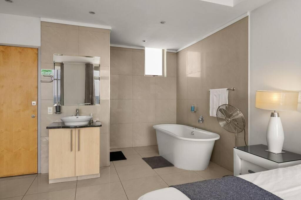 Hydro Sandton Penthouse *