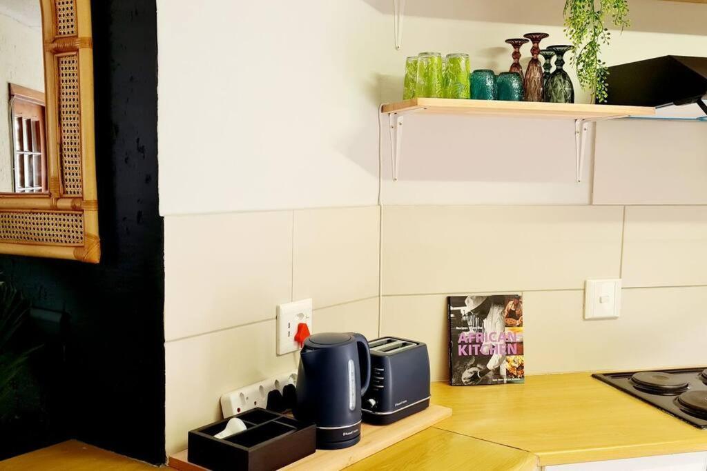Kami Kukakho: Stunning, Secure 2 Bed In Bryanston, Sandton Apartamento