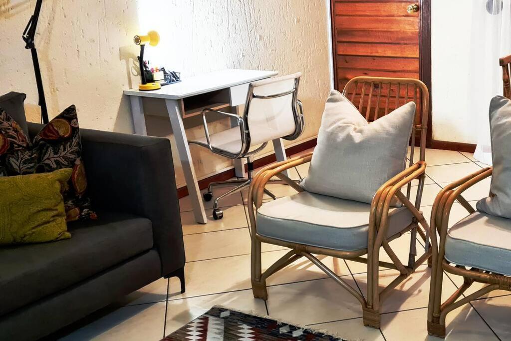 Apartamento Kami Kukakho: Stunning, Secure 2 Bed In Bryanston, Sandton Joanesburgo