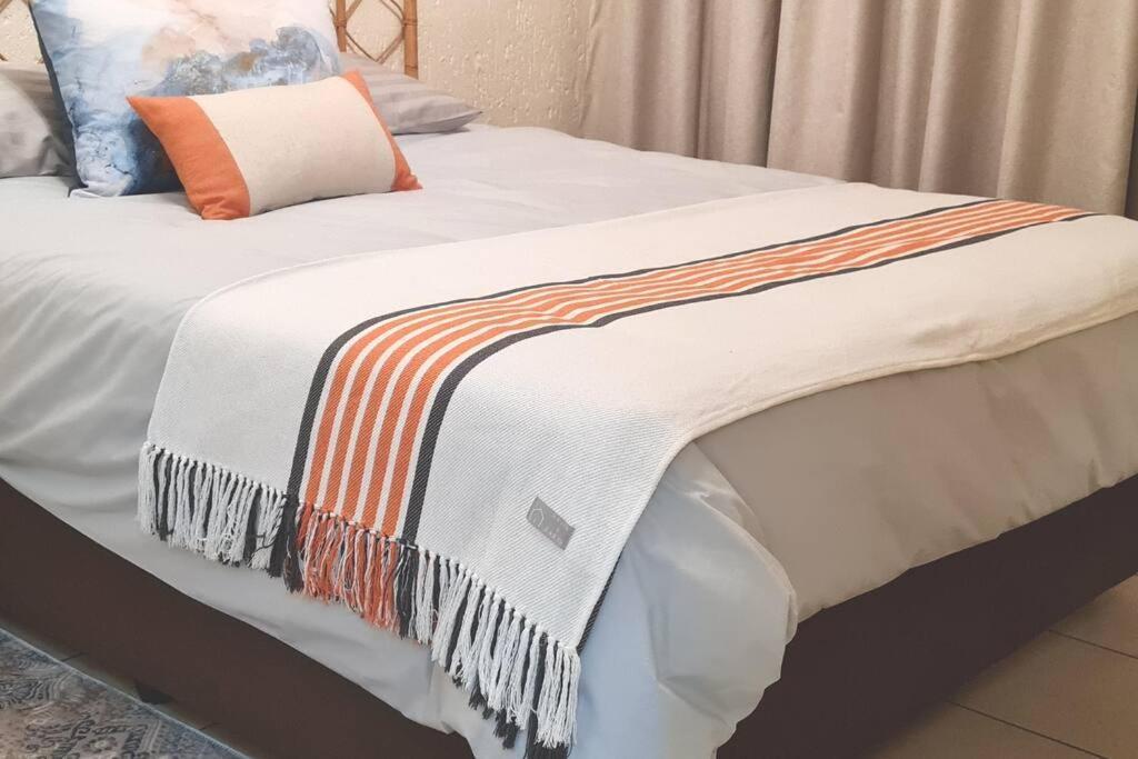 Kami Kukakho: Stunning, Secure 2 Bed In Bryanston, Sandton * Joanesburgo