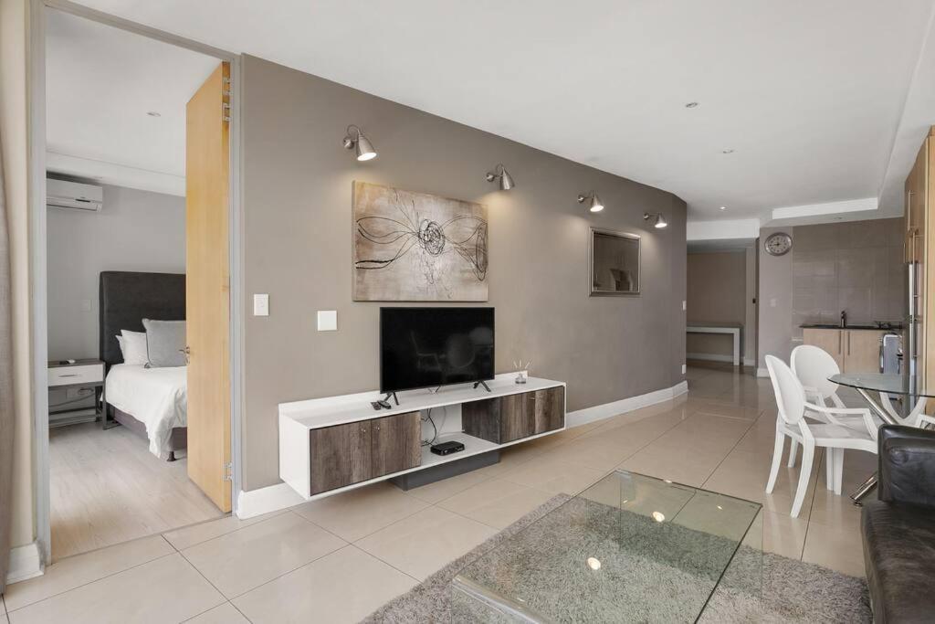 Hydro In Sandton - 2 Bedroom Apartment *