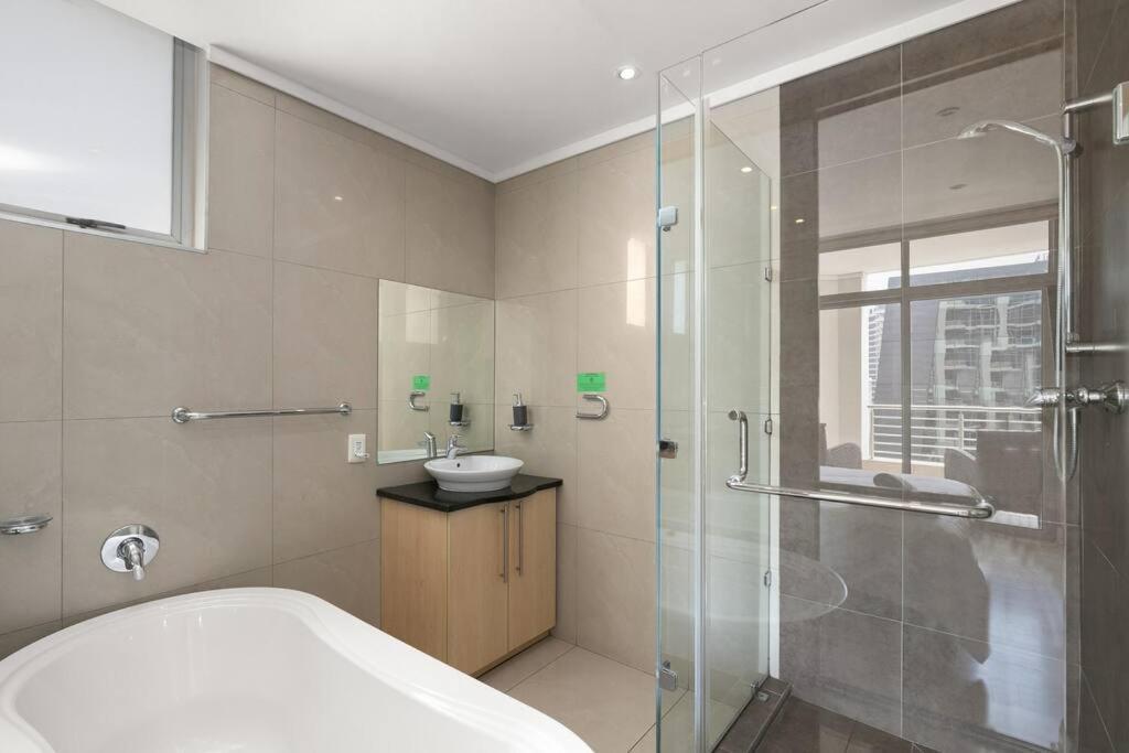 Apartment Hydro In Sandton - 2 Bedroom Johannesburg
