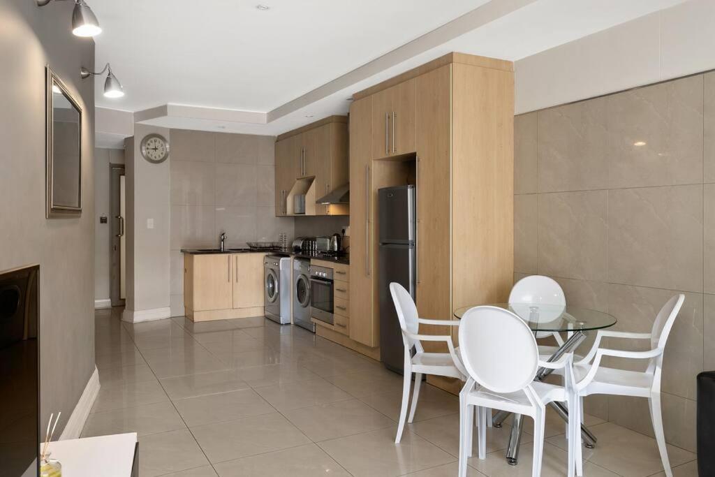 Hydro In Sandton - 2 Bedroom Johannesburg