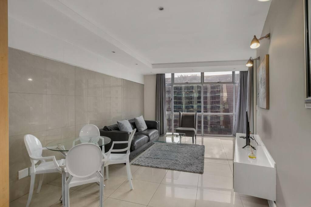 Apartment Hydro In Sandton - 2 Bedroom Johannesburg