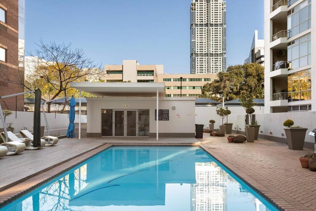 Hydro In Sandton - 2 Bedroom Apartment *