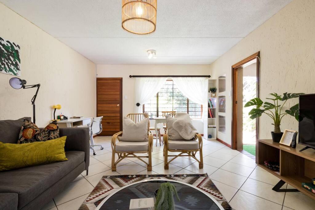 Kami Kukakho: Stunning, Secure 2 Bed In Bryanston, Sandton *