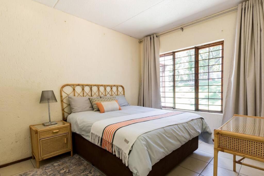 Kami Kukakho: Stunning, Secure 2 Bed In Bryanston, Sandton * Joanesburgo