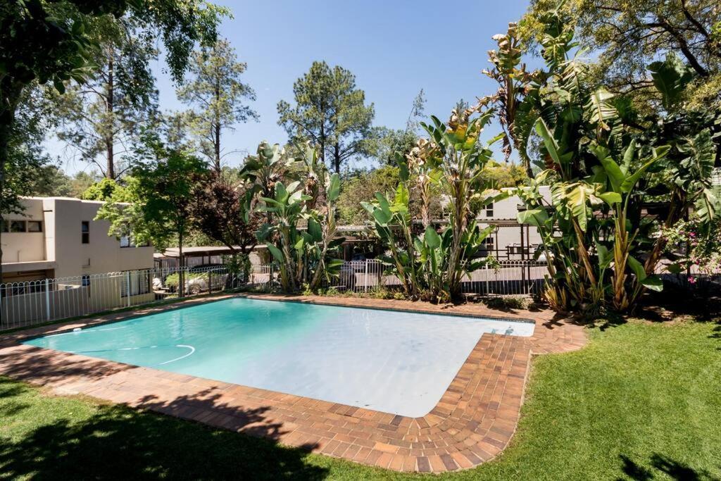 Kami Kukakho: Stunning, Secure 2 Bed In Bryanston, Sandton
