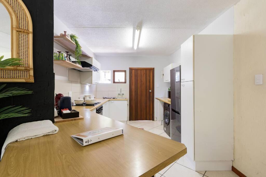 Kami Kukakho: Stunning, Secure 2 Bed In Bryanston, Sandton Joanesburgo
